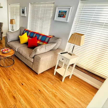 Garden At Dalys House * دولين