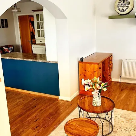 Garden At Dalys House شقة