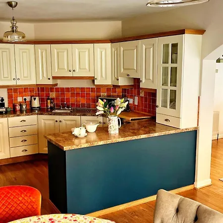 شقة Garden At Dalys House